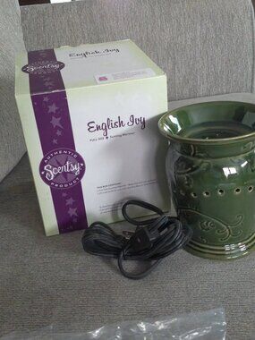 Scentsy Warmer English Ivy EUC